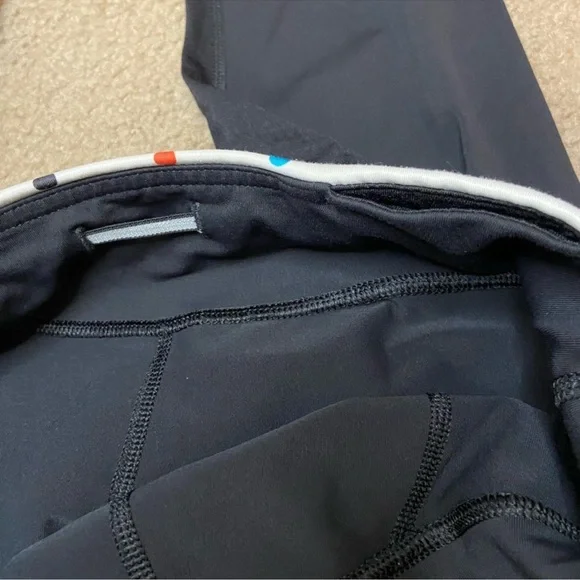 🌊RARE Lululemon Sea Wheeze Run: Inspire Crop II black/ Polka Dot Waistband - Picture 5 of 5